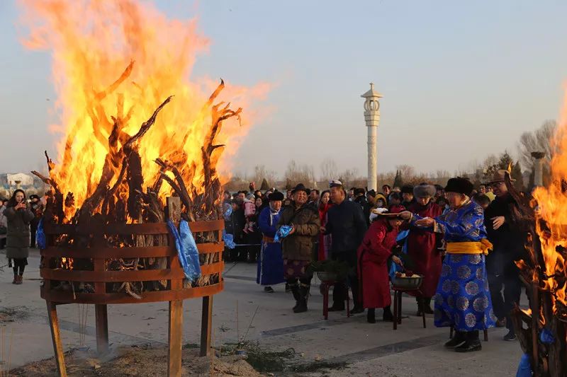 巴彦淖尔市乌拉特蒙古族祭火仪式在我旗举办