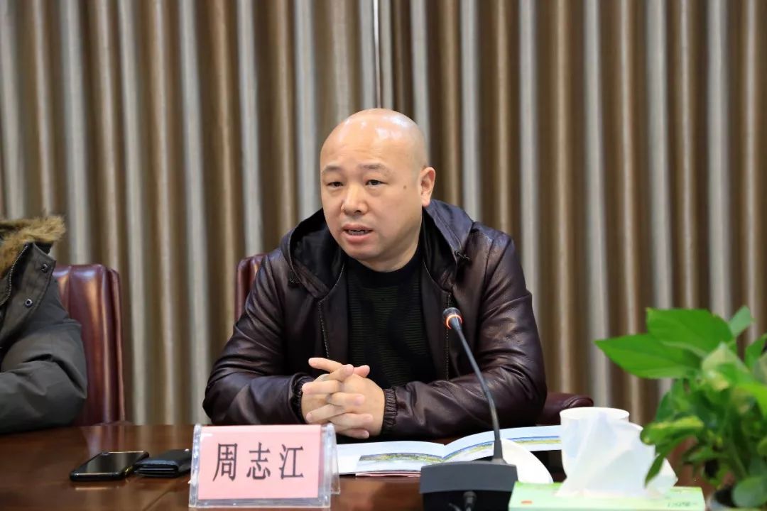 江联董事长_董事长办公室图片(3)