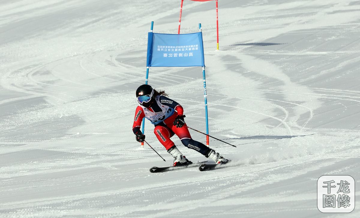 冬奥在身边丨滑向2022冬奥会 大众冰雪北京公开赛高山滑雪赛举行