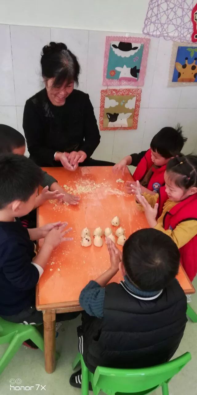 欢欢喜喜过新年,巧手做年糕——正阳路小学附设幼儿园