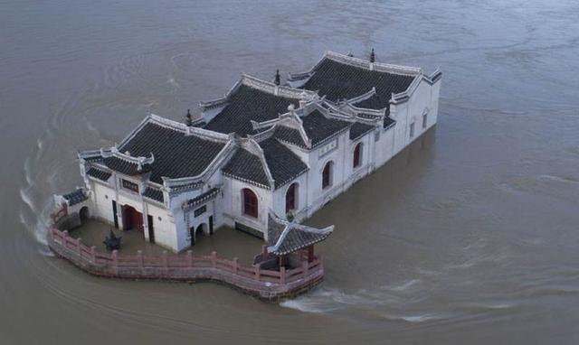 原創
            長江中心的一座閣樓，歷經700年風雨，堪稱最牛「釘子戶」 未分類 第3張