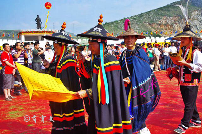 这里曾是彝族六祖分之祭祖圣地,也是云南最大少数民族栖息地_昭通