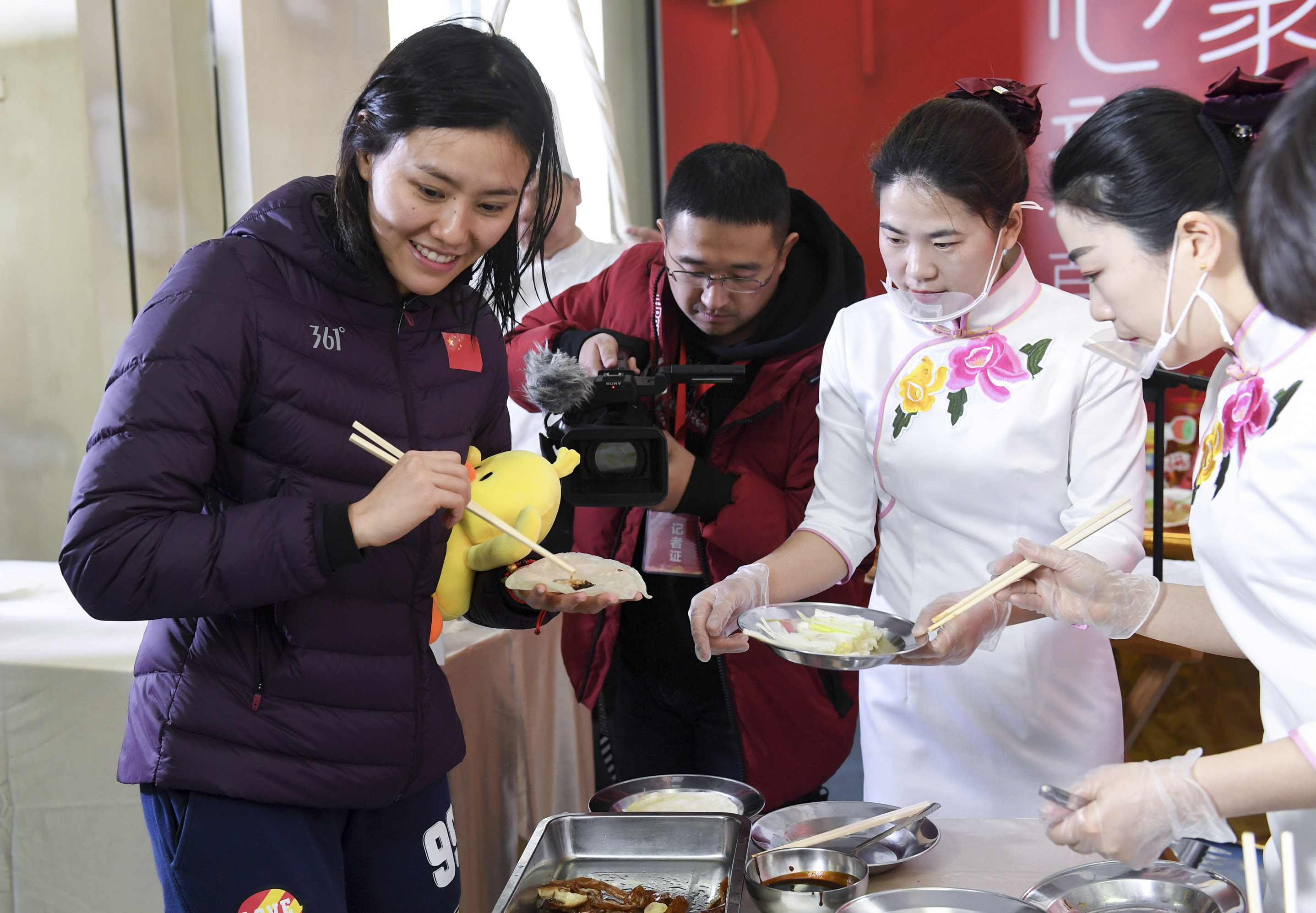 运动员餐厅迎来传统美食