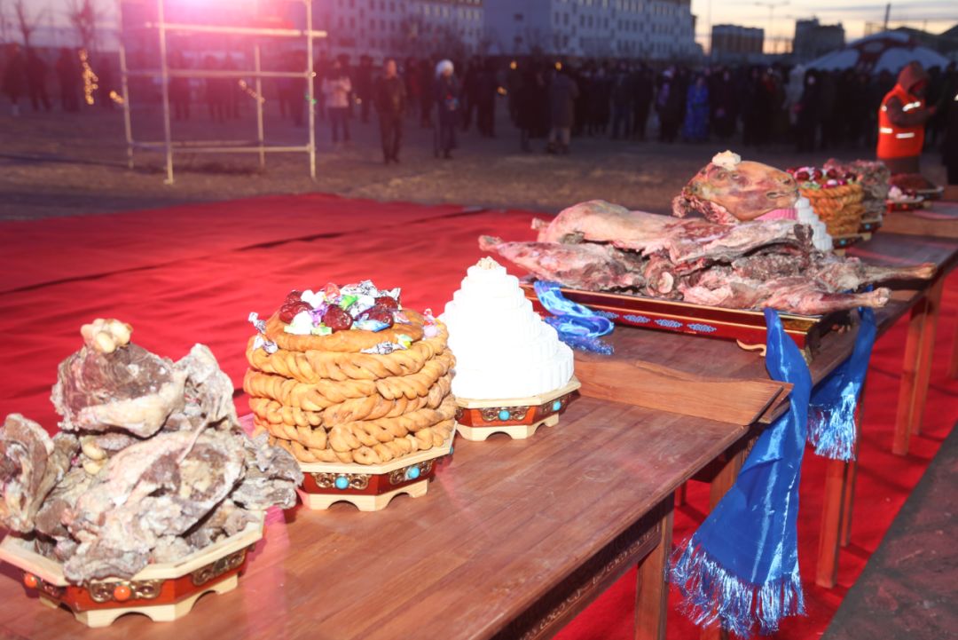 今日头条蒙古族传统祭火仪式已成为内蒙古重要民俗活动祝愿蒙古族同胞