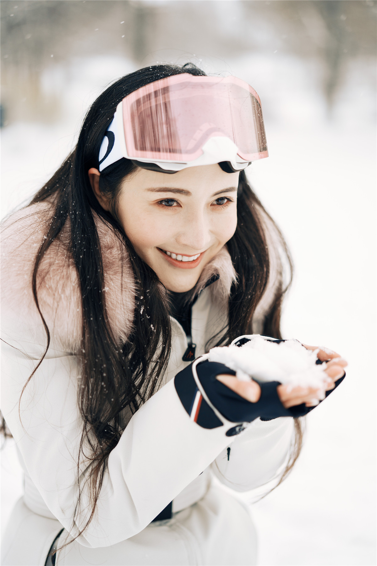 孙晶晶芬兰冬日雪地写真曝光 初恋女神气质尽显