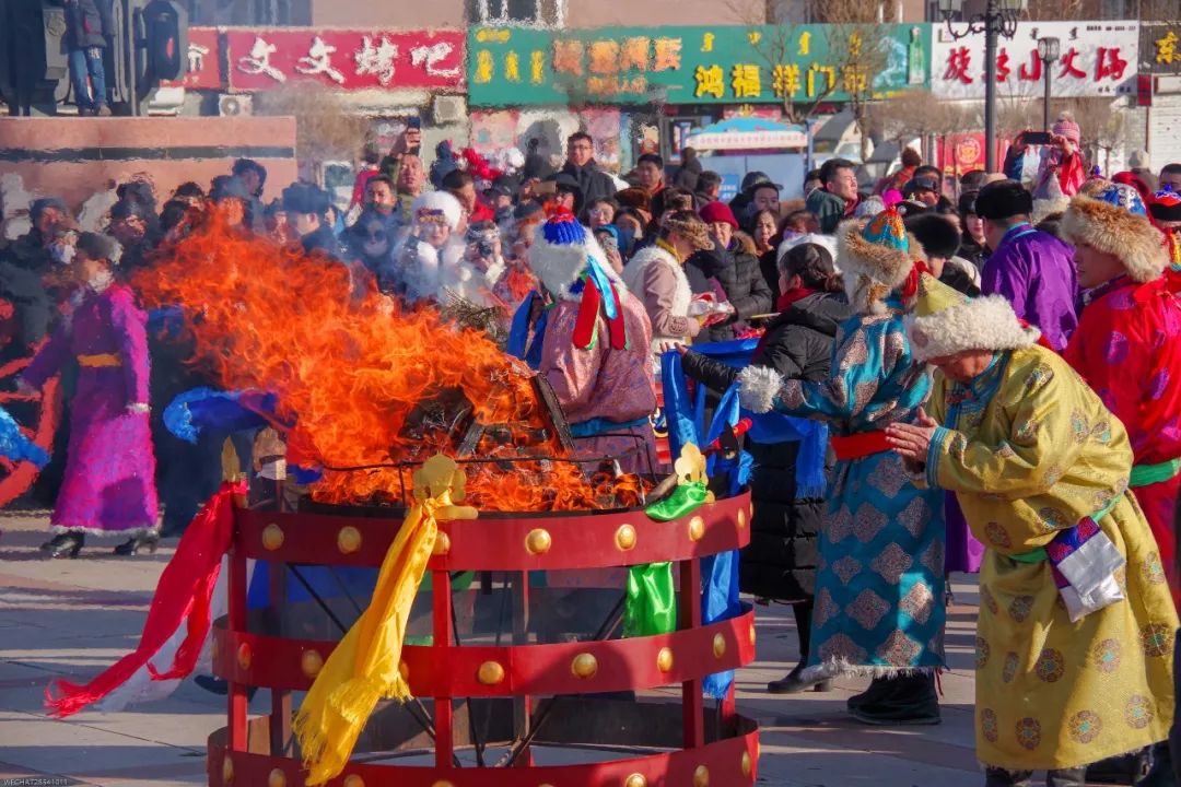 腊月二十三,乌拉特蒙古族祭火迎新春,祈福新年好运连连