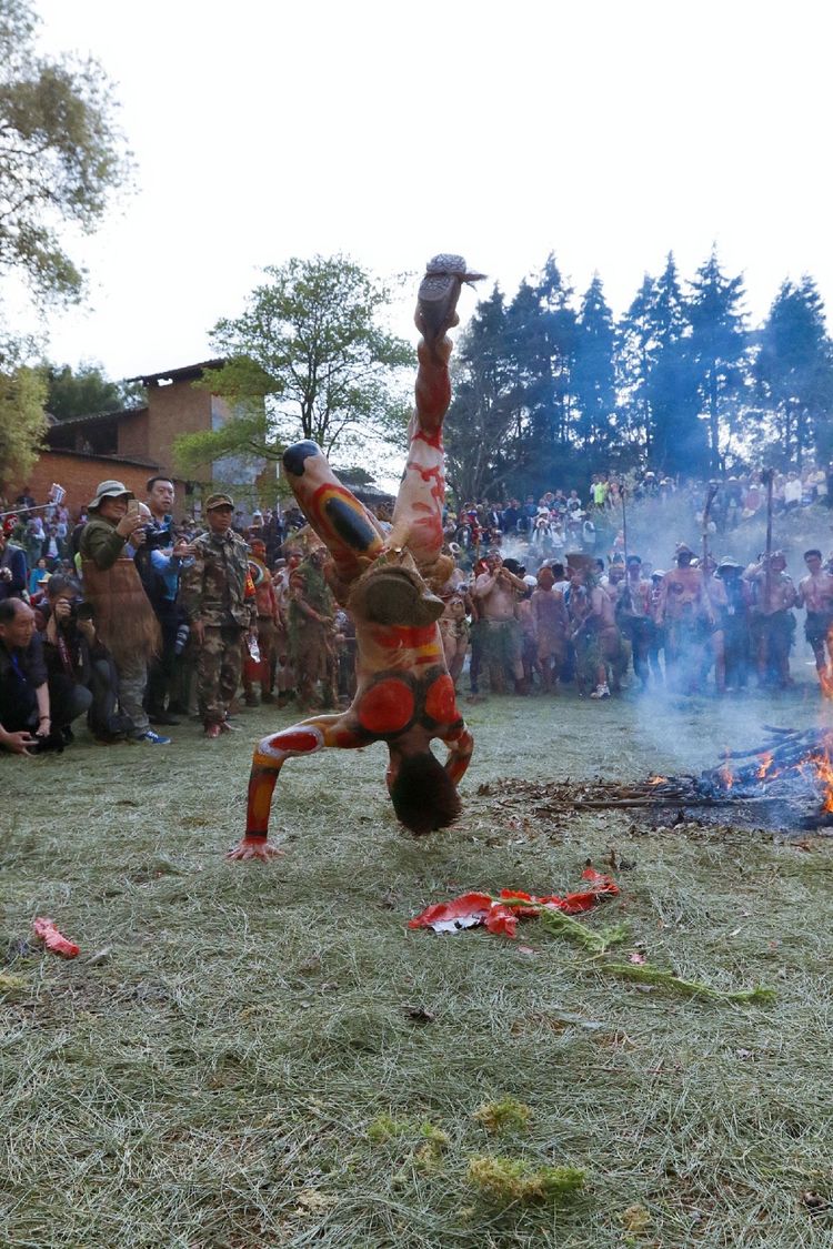 云南阿西祭火节摄魂夺魄起飞村三