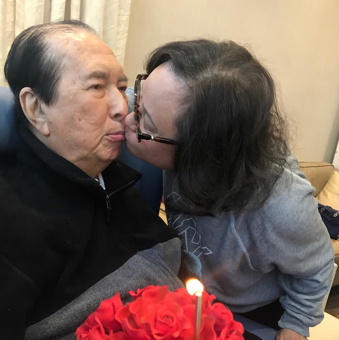 原創
            98歲賭王何鴻燊被指患癱瘓病，靠昂貴的特殊藥物續命活著 娛樂 第1張