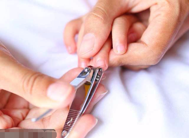"新生儿"出生多久才能剪指甲?关于这些问题,看完就清楚了!