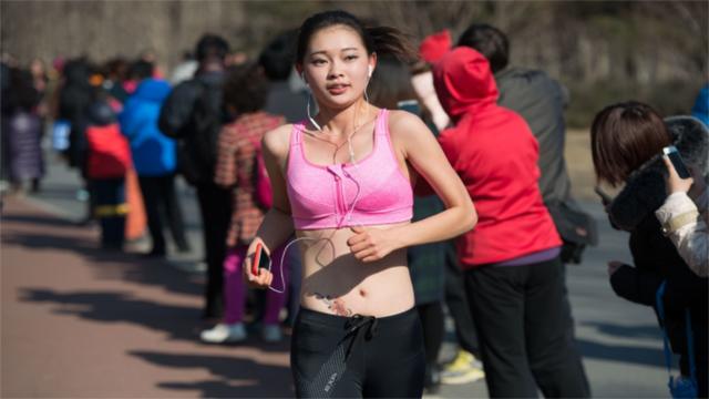 原創
            美國有「無褲日」，中國有「光豬跑」，這到底是什麼「文化」？ 旅遊 第7張