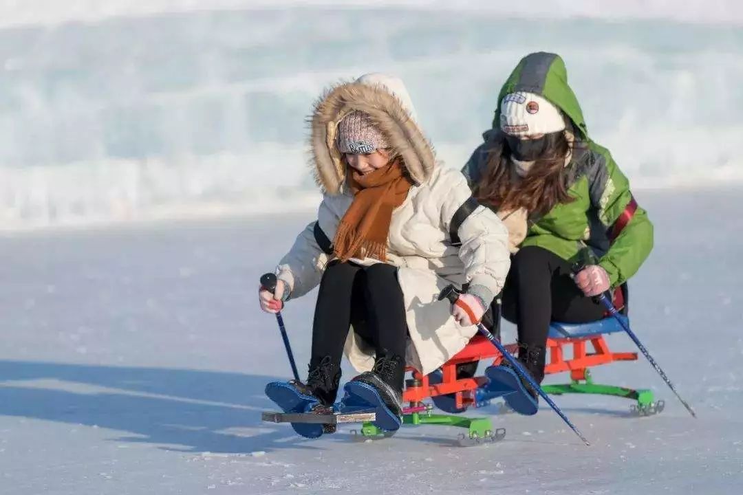 ▼ 打雪仗,是小时候我们每年冬天必玩的游戏, 几个朋友一起,尽情的