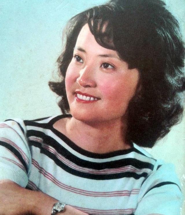 70年代美女大明星有个小心愿至今未实现如今76岁满头银发好优雅