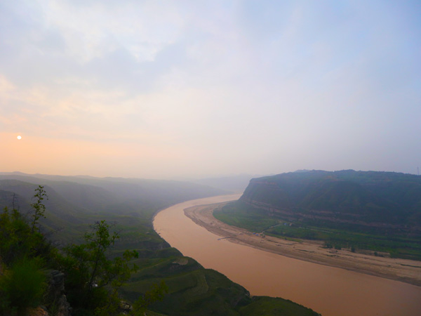 《黄河九十九道弯》更是以黄河流域为背景,以上个世纪七十年代初至九