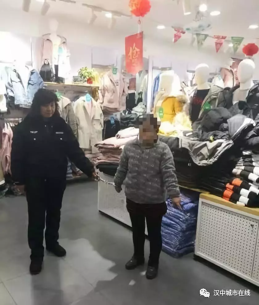 汉中服装店逮住一个女贼