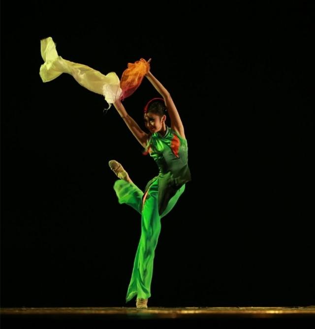 据悉,新任"谋女郎"名叫刘浩存,2000年出生,是一名来自北京舞蹈学院