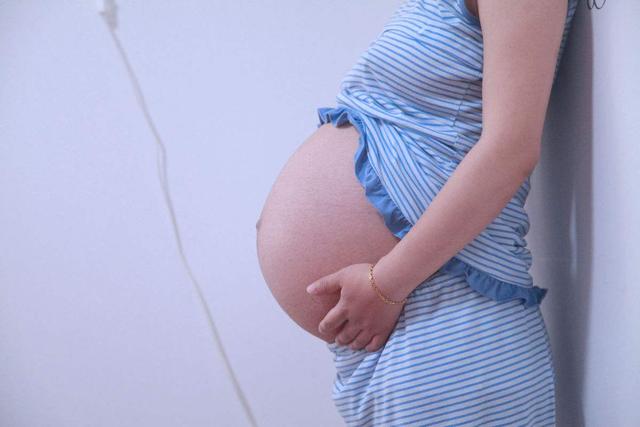 孕晚期,上厕所要改掉这些 习惯 ,不然可能造成胎