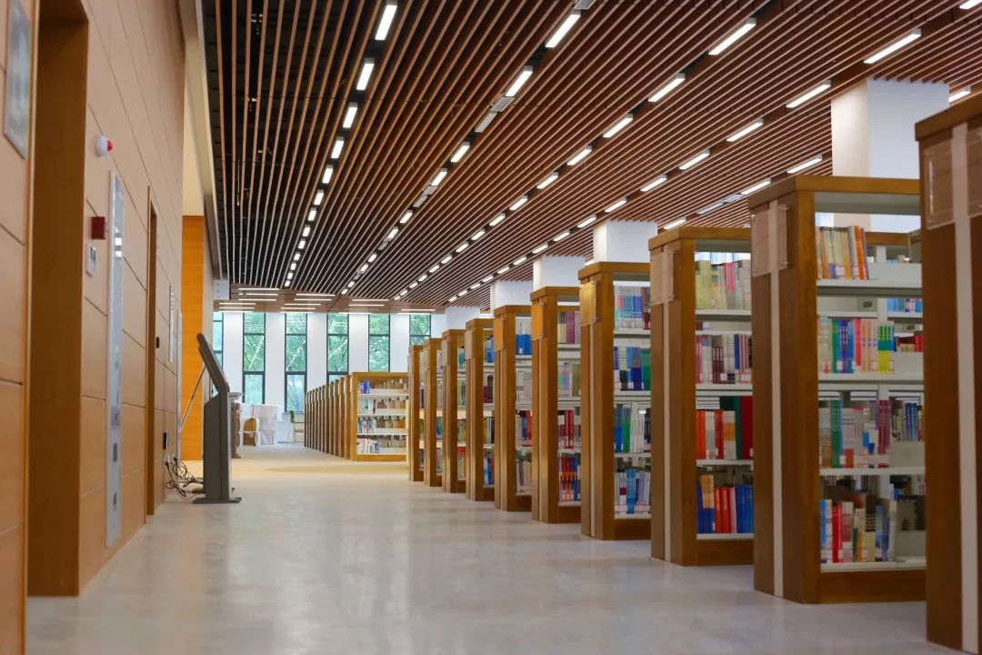 书中遇见更好的自己吧 南京林业大学 nfuedu 来源:南京林业大学图书馆