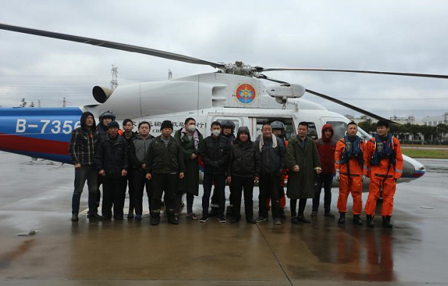 8点20分,交通运输部东海第一救助飞行队救助直升机从上海高东机场起飞