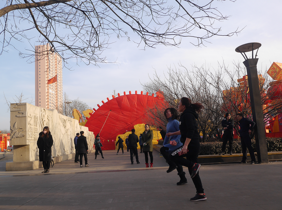 寿阳县市民广场张灯结彩年味浓