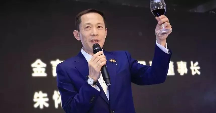 金言恪行董事局副董事长朱怀峰发表热情洋溢的祝酒词.