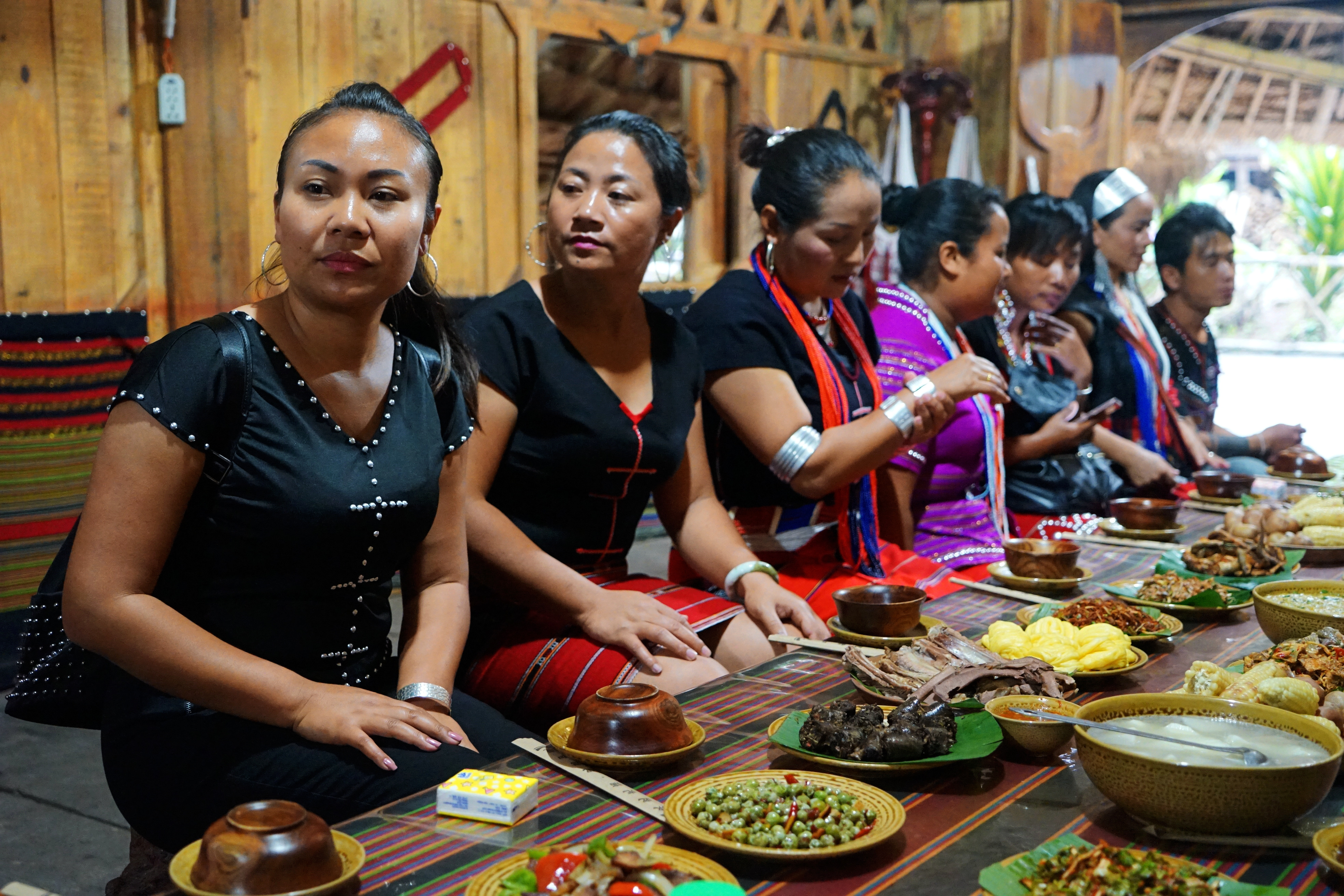 实拍云南腾冲边陲的佤族村，至今保留着传统习俗，历史超过500年_民族