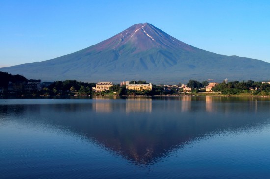 山梨河口湖夏季的富士山