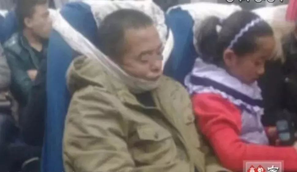 春運火車上的各種睡姿，笑著笑著就…… 搞笑 第17張