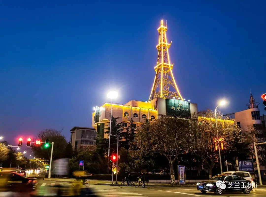 春节临近,鹤壁夜景美爆,夜幕四合,满城流光溢彩,灯光璀璨!_城市