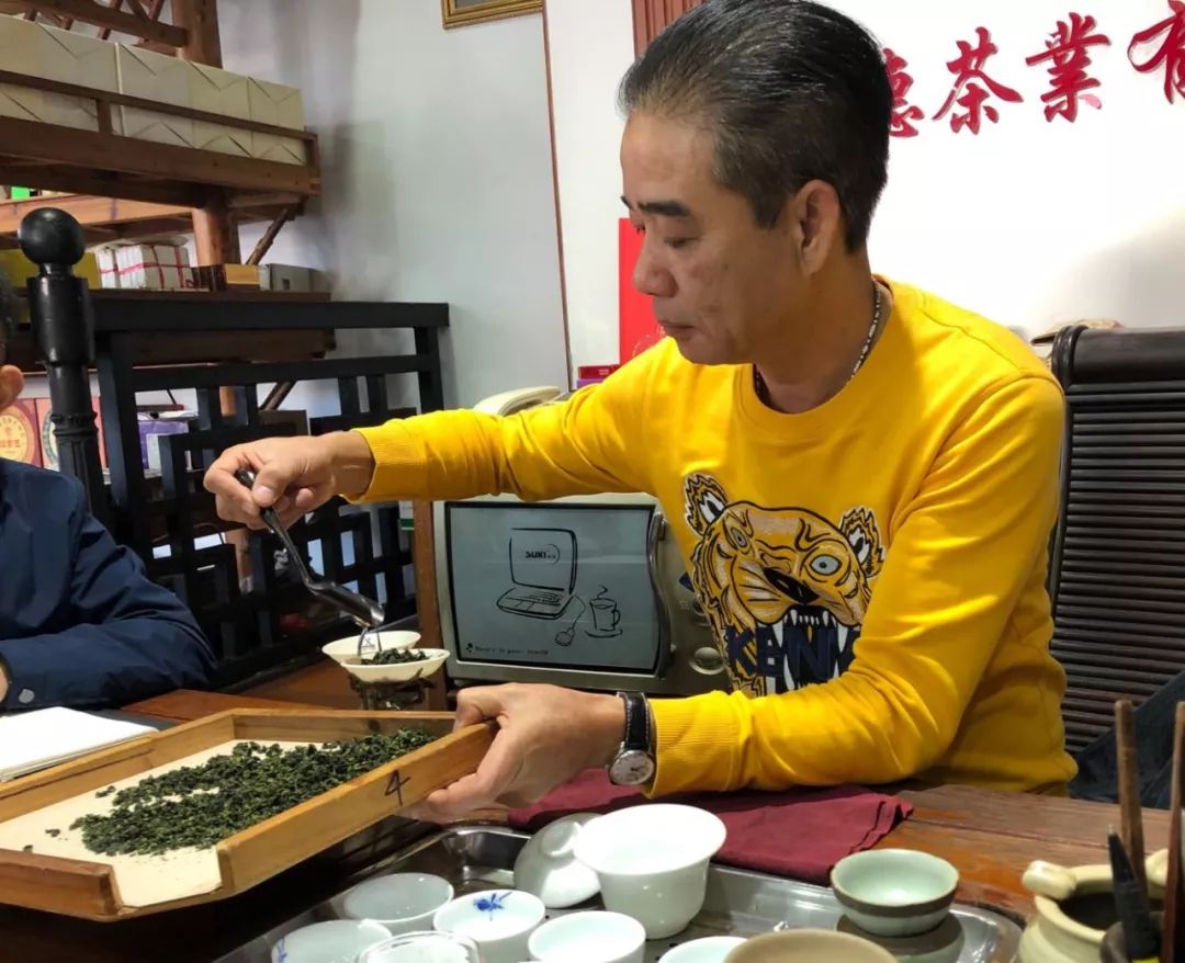 大良人陈植源已经做茶叶生意32年.