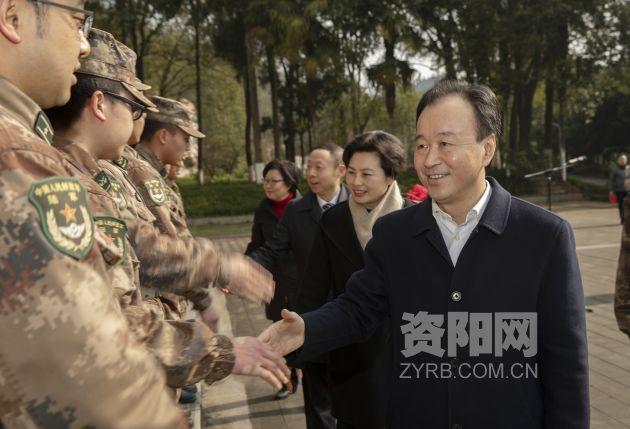 王勇 摄 资阳日报讯(记者 李梅)新春佳节将至,1月31日,市委书记陈吉明