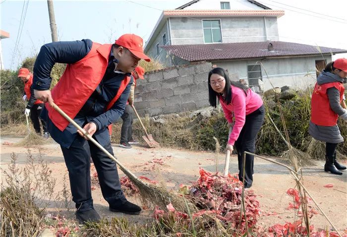 2月2日,农历腊月二十八,共青团怀化市委联合市环卫处,芷江县政协,县