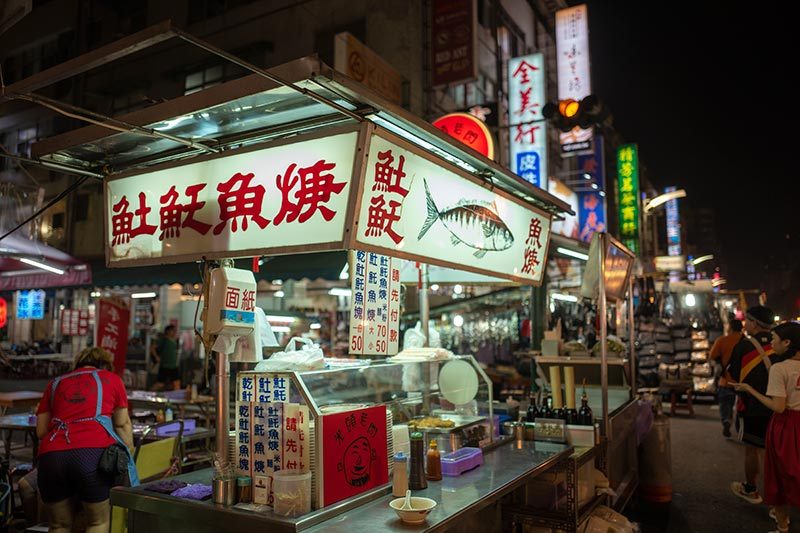 台湾的美食街夜市,各种特色小吃眼花缭乱,主要是江浙和日式口味