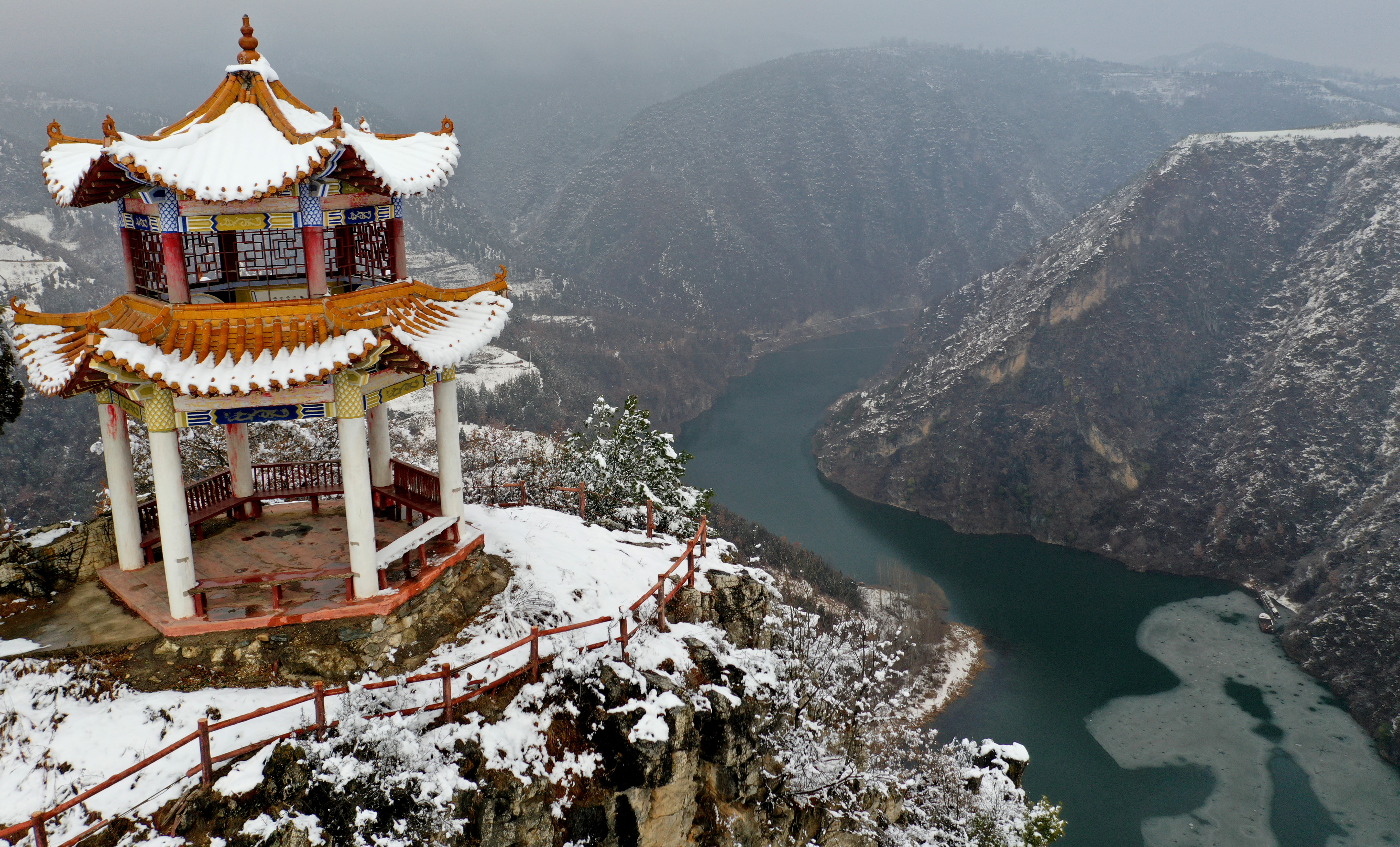 雪后豫西 风景如画_卢氏县