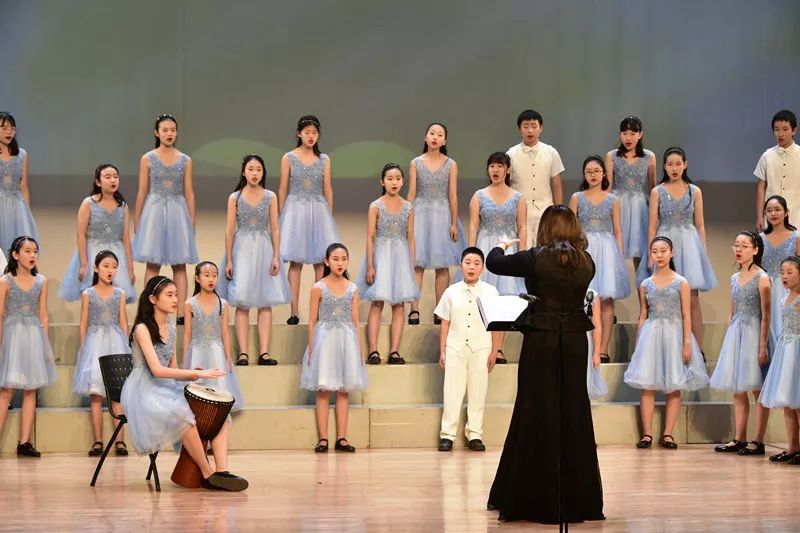 媒体报道世界金奖得主北京朝花艺术总团童声合唱团来中山冬夜里自然