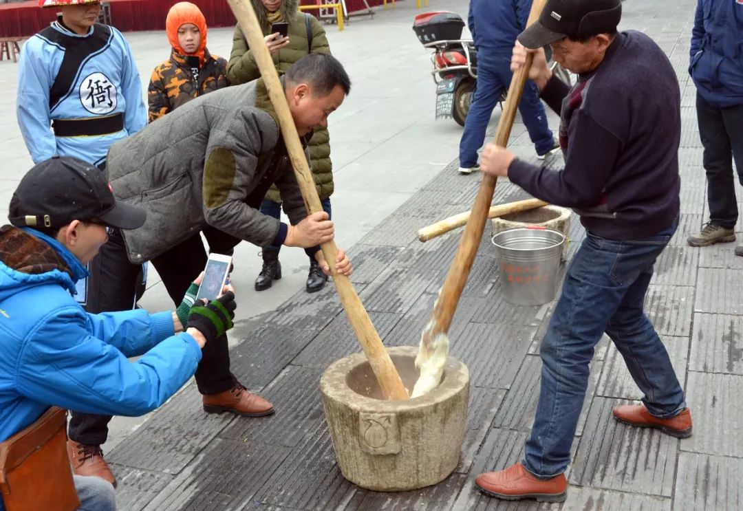 特色年味(六|腊月二十八打糍粑,桃花源古镇新春民俗活动持续火爆!