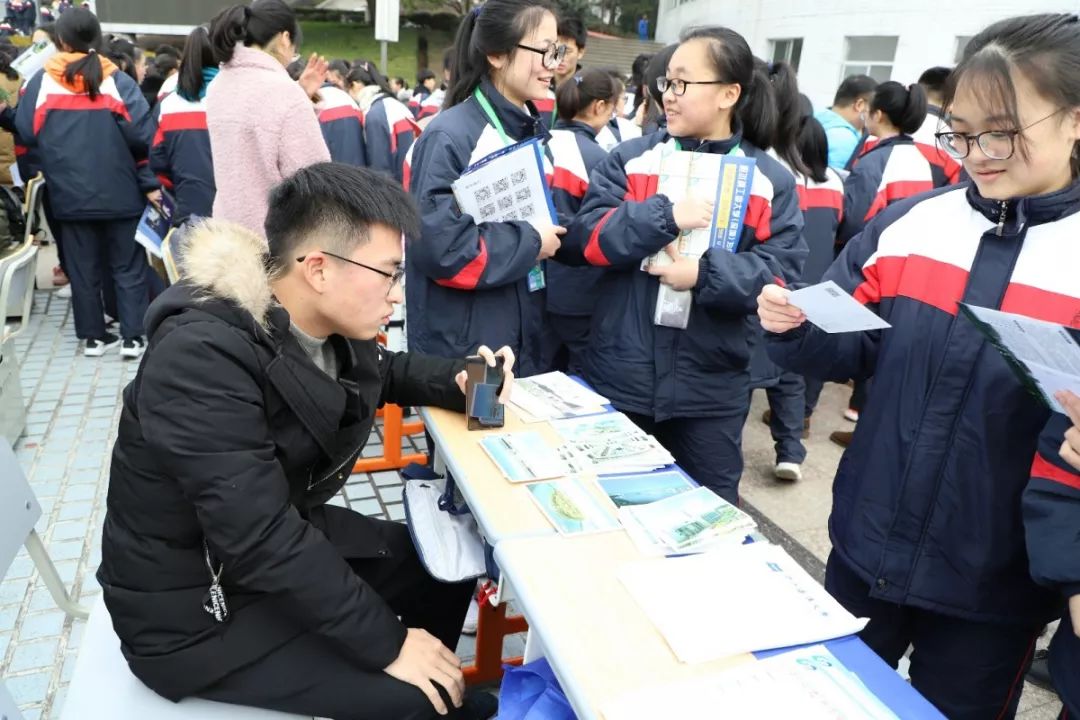 代言浙海大感恩母校行走进浙江省缙云中学