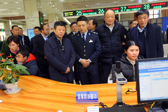 国家税务总局领导赴各地调研并慰问基层税务干部