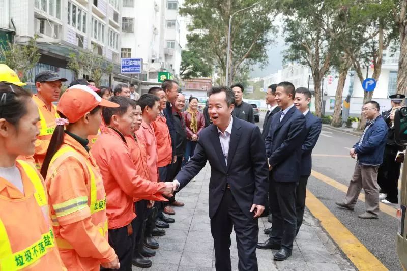 陈清一行先后到盐田迎春花市,壹海城(one mall)商场和盐田汽车站等处