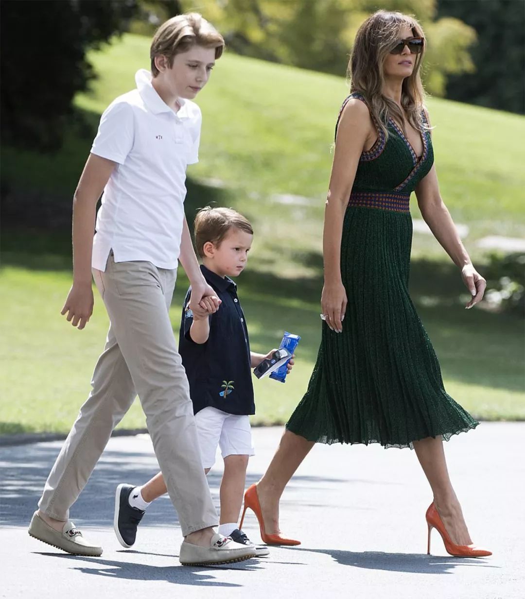 特朗普携家人返回白宫 小儿巴伦身高猛长颜值在线-搜狐大视野-搜狐新闻