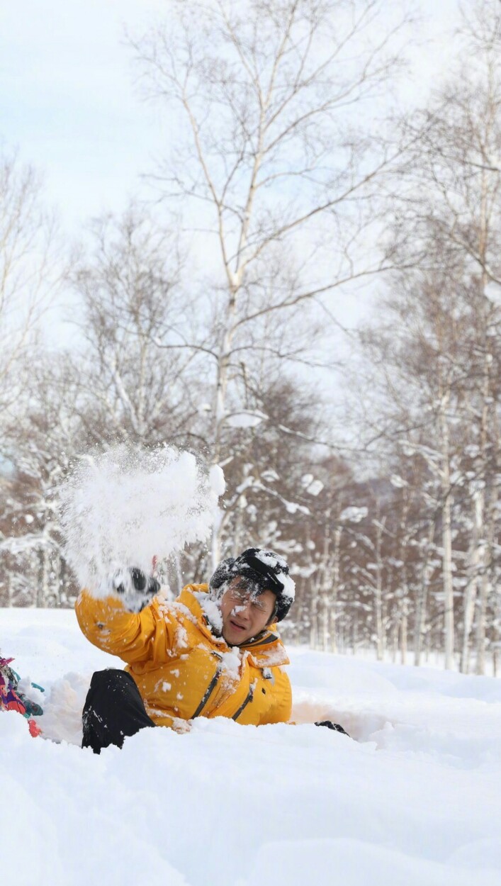 原創
            孫儷曬一家人滑雪，等等小花技術超讚，鄧超栽跟頭不忘擺pose 娛樂 第12張