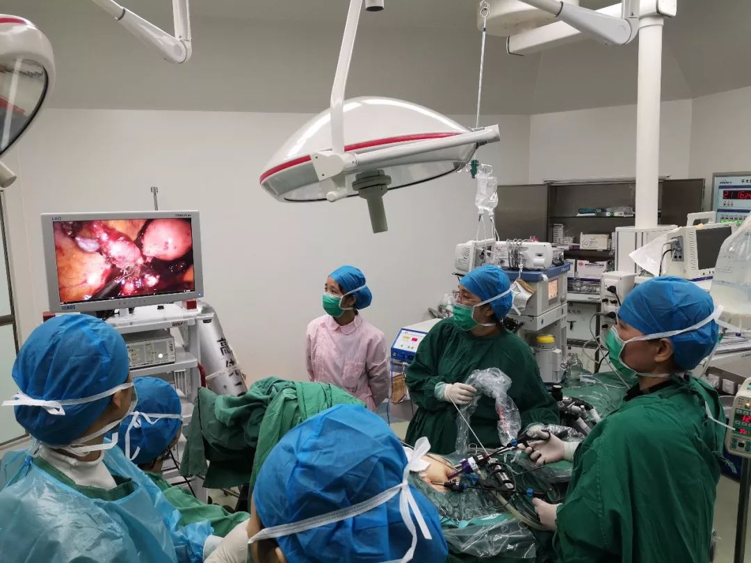 封开县人民医院妇科医生首次独立完成腹腔镜下宫外孕手术!