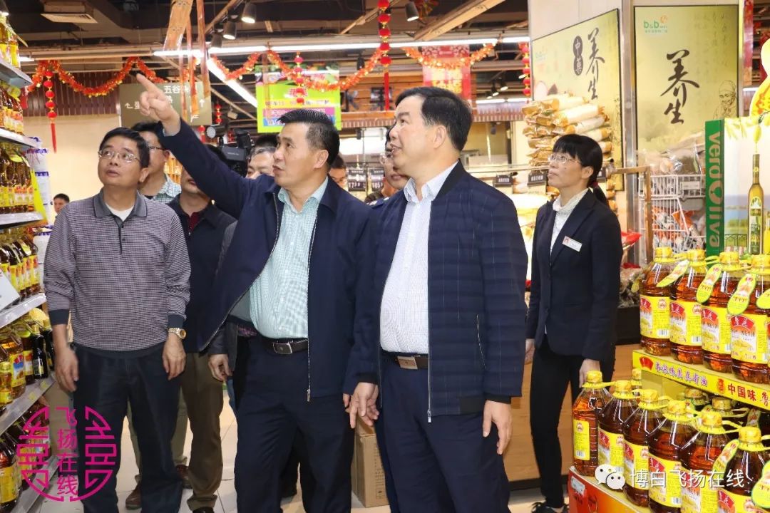 博白县县长罗培球春节前检查市场食品安全