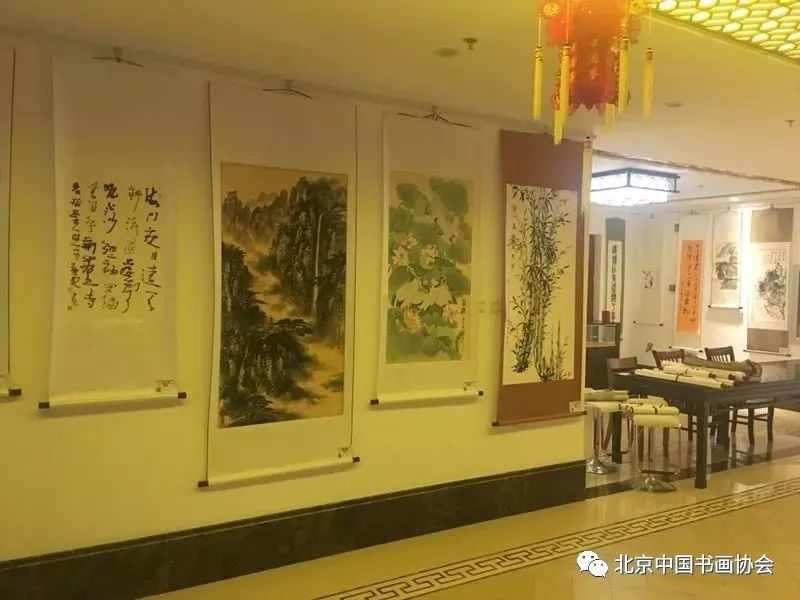 展示方面,特举办的书画展也随大会正式开幕,焦广盛会长,赵晶副会长