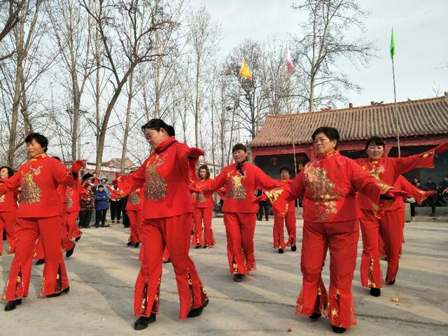 滑县:村民自办春节联欢会,表演者最年长八十二岁!