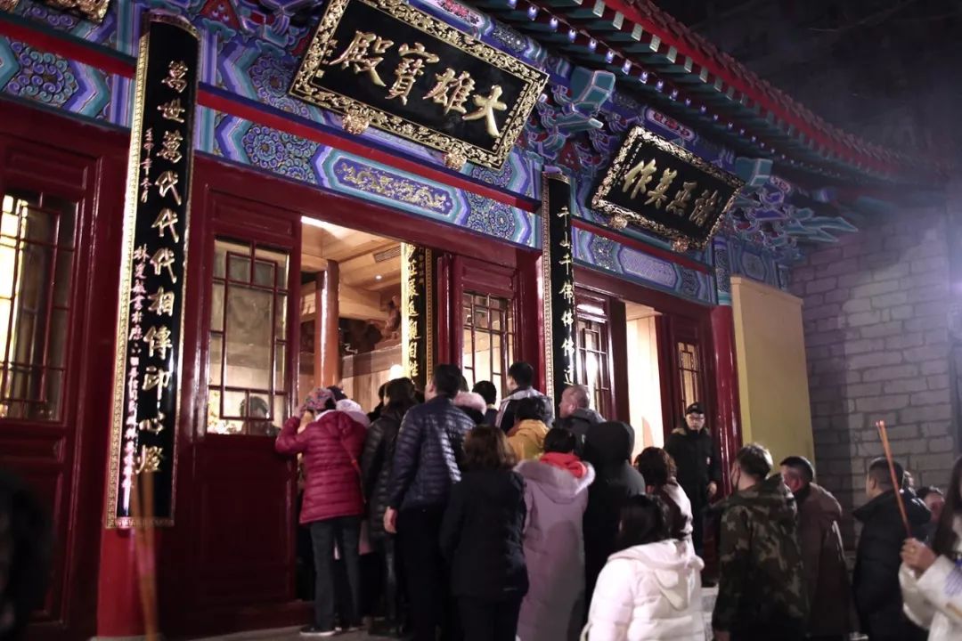 除夕|| 千佛山兴国禅寺敬佛上香辞旧岁,崇明寺撞吉祥钟祈福迎新春