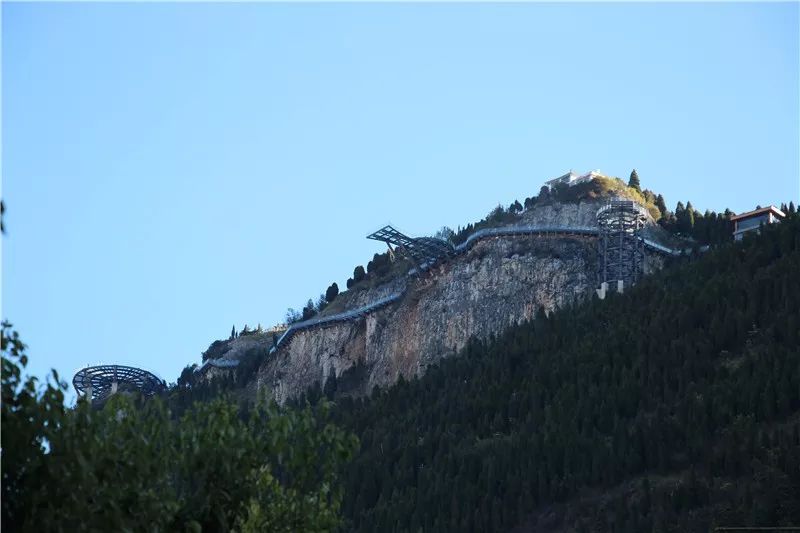 个旧旅游景点大全 个旧老阴山玻璃栈道新年第一天登高