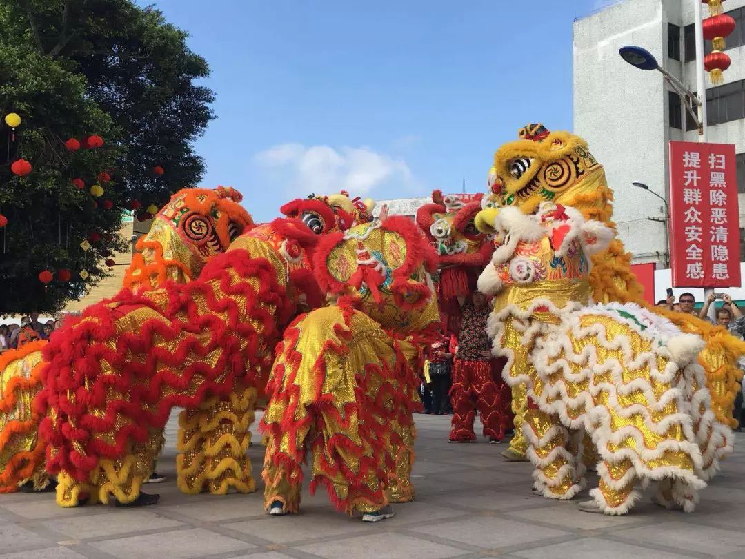 【沙堆年味】醒狮巡游闹新春,给沙堆街坊拜年了!