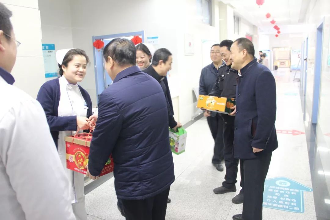 宝鸡市卫生计生委工会张新民主席带队慰问宝鸡市第三人民医院春节期间