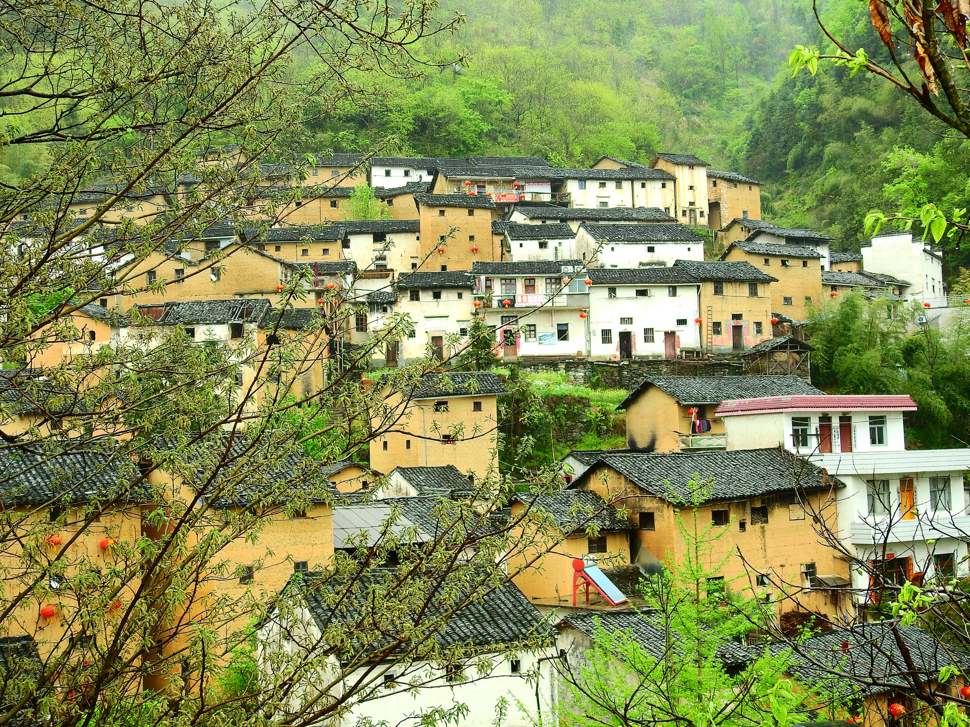 安徽这个村子全是土楼,村民随手取材建成最美乡村