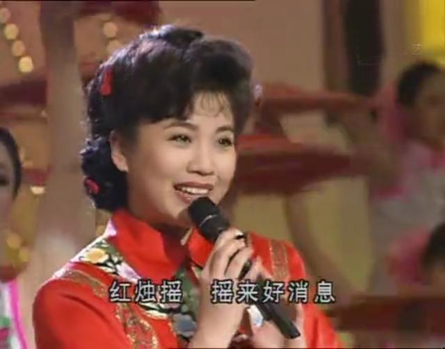 难忘95年春晚 那年杨钰莹23岁 孟庭苇25岁 老狼26岁 而他只有18